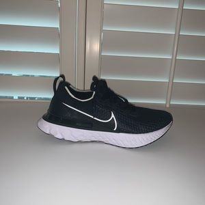 Nike Infinity React Flyknit Running Shoe